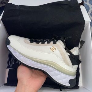 CHANEL 2020-21 velvet calve skin low top sneaker